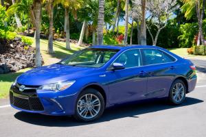 Toyota Camry Hybrid 2015 года